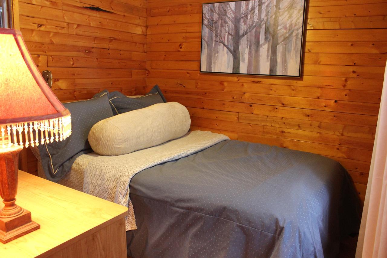Lakefront Hope Lodge Miller Lake Экстерьер фото